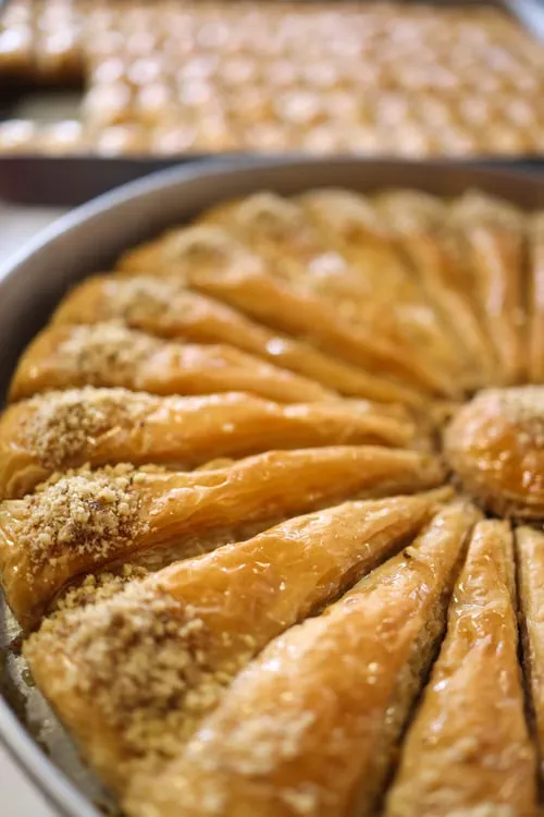 Pistachio baklava arranged in a round tray